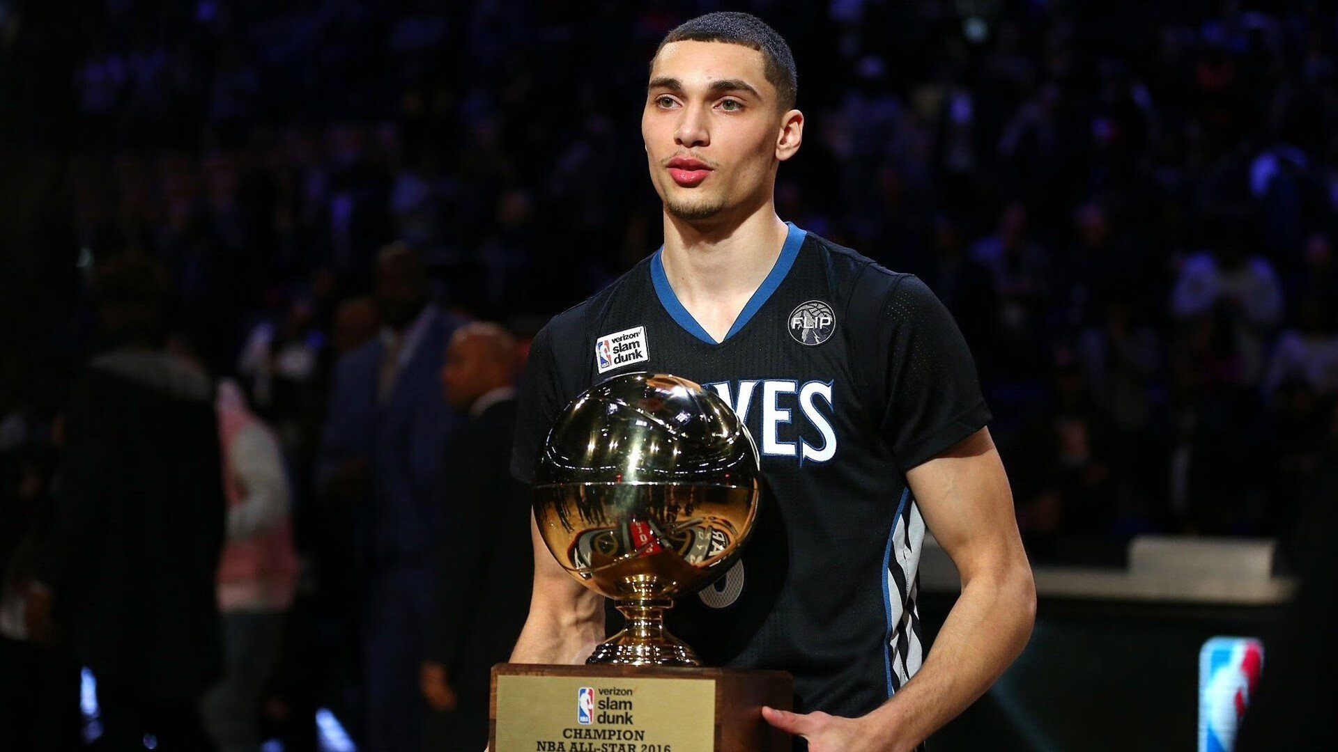 场内狂欢：运动员“冲刺到底”燃爆全场热血！